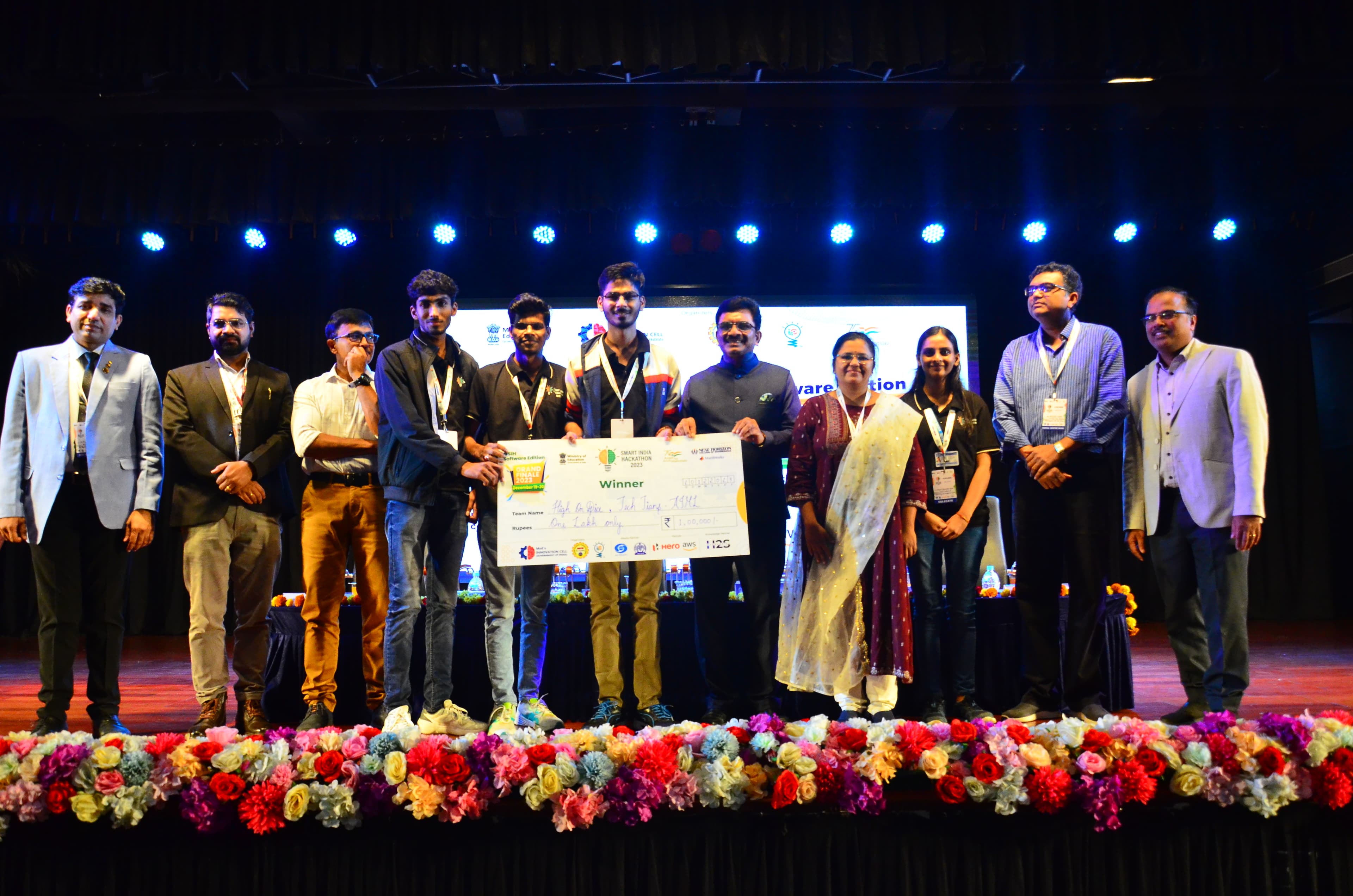 Nilesh winning SIH 2023 hackathon
